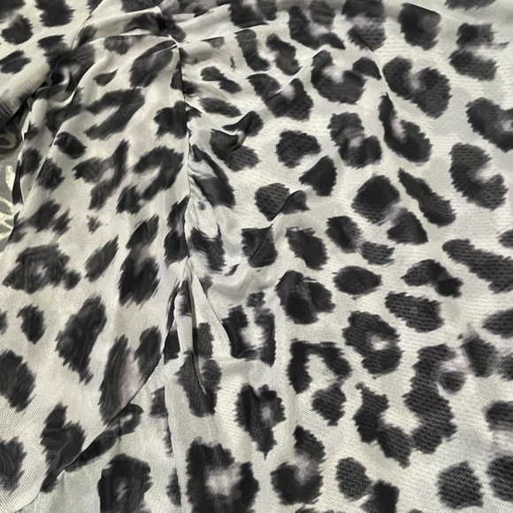 Leopard Print Long Sleeve Top - Picture 2 of 4